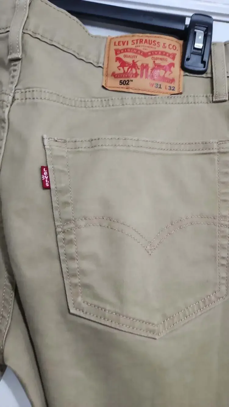 Levi's 502 Taper Fit Khaki Chino Pants W31 L32